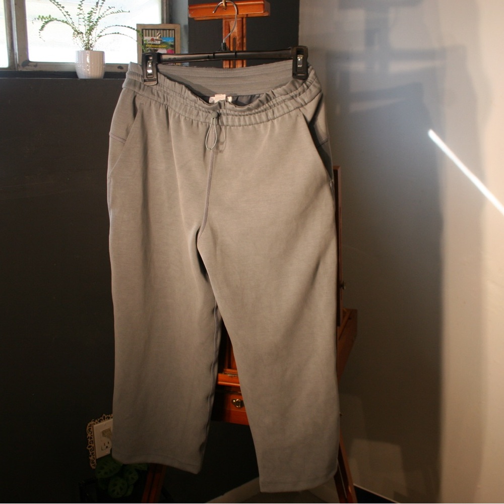 lululemon athletica Women's Gray Capris